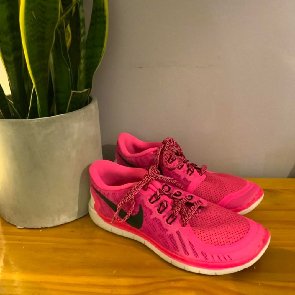 Nike Women's Bright Pink Athletic Shoes